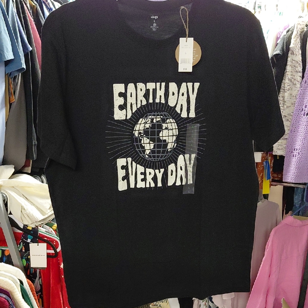 dip Black 'Earth Day Every Day' Men's Tee